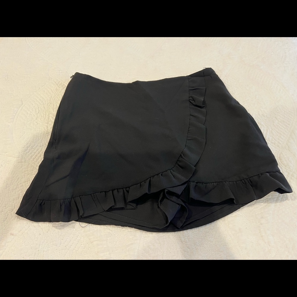 Black ruffle skort